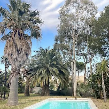 Avec Magnifique Piscine Et Grand Jardin, A 2 Pas Du Golf Et De La サン・シプリアン