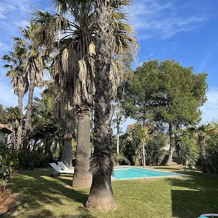 Villa Avec Magnifique Piscine Et Grand Jardin, A 2 Pas Du Golf Et De La *
