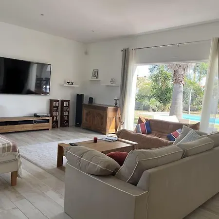 Villa Avec Magnifique Piscine Et Grand Jardin, A 2 Pas Du Golf Et De La *