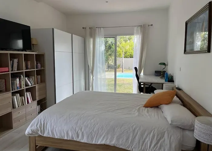 Villa Avec Magnifique Piscine Et Grand Jardin, A 2 Pas Du Golf Et De La