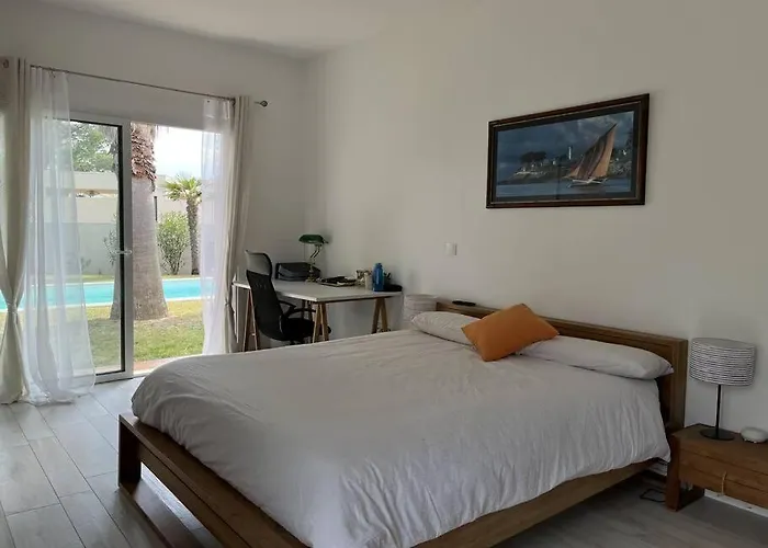 Avec Magnifique Piscine Et Grand Jardin, A 2 Pas Du Golf Et De La Villa